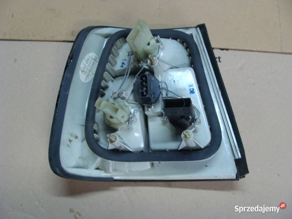 BMW 5 E34 8894 LAMPA TYŁ PRAWA SEDAN 1384010R Oświetlenie Goleniów sprzedam