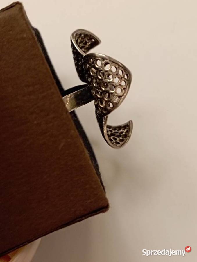 Pierścionek srebrny z rubinkiem Pierścionki Radom