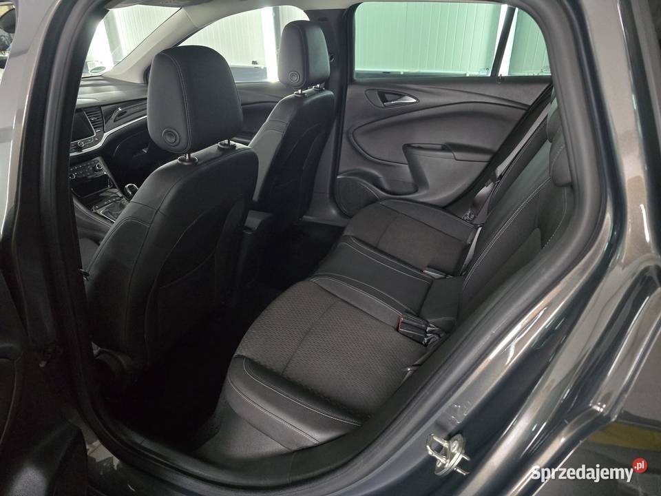 Opel Astra 160Intelluxkamerasam parkuje Piła