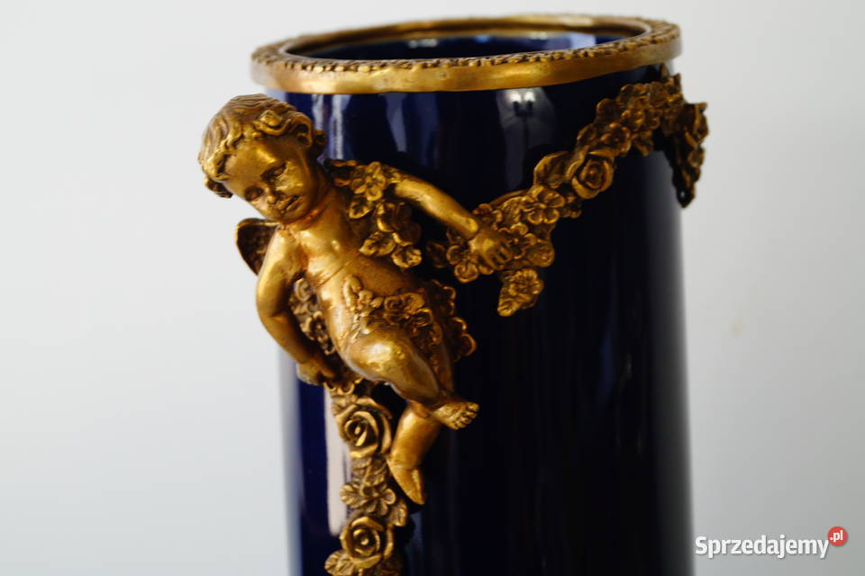 Porcelanowy wazon waza z amorami porcelana z wielkopolskie Gizałki