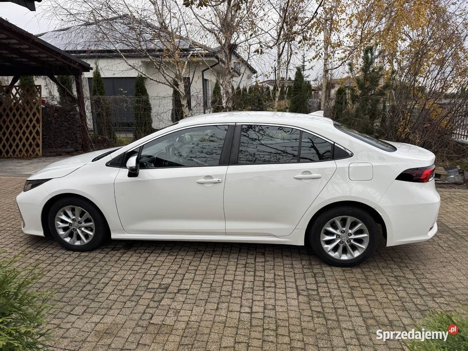 Toyota Corolla 18 Hybryda sedan salon Polska Corolla Samochody osobowe Nowe Skalmierzyce