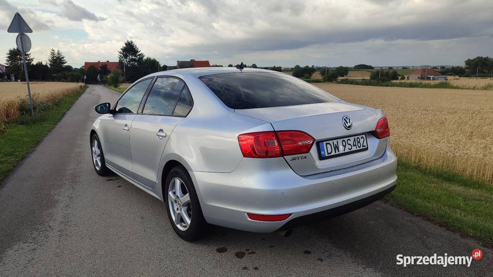 Piękna Srebrna VW Jetta 16 TDI 105 212 elektryczne lusterka