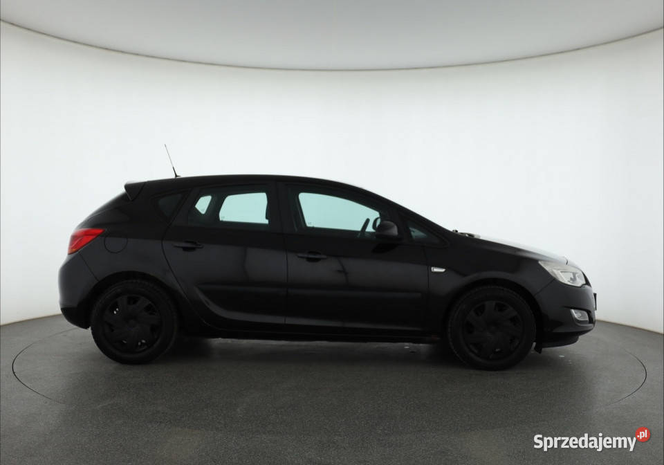 Opel Astra 14 16V Rok produkcji 2010