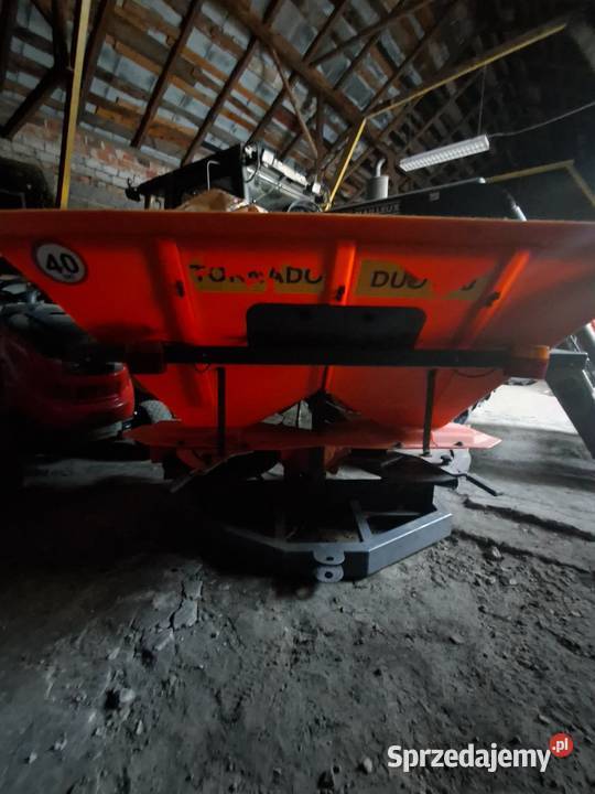 Rozsiewacz Dexwal plastikowy 600l szerokość 12m uszkodzony Sochaczew
