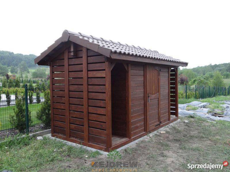 Domek z dwiema małymi drewutniami Pamela Piła Pierwsza