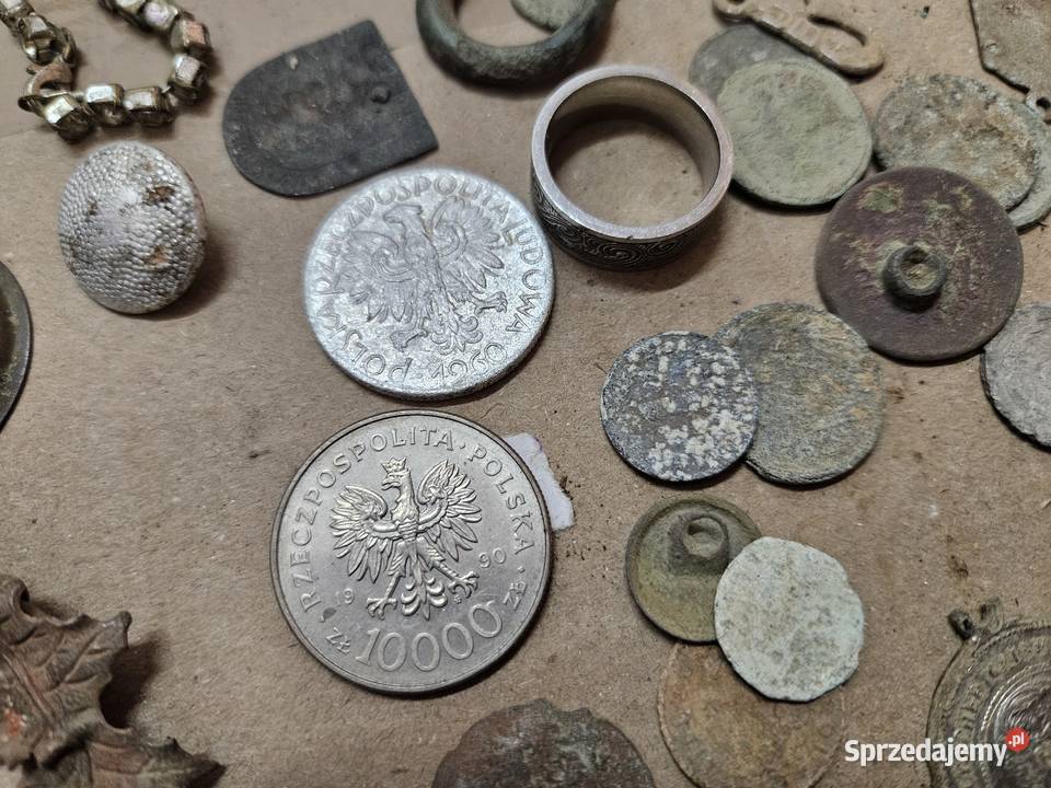 Monety broszka guziki scyzoryk klamra z czasów wielkopolskie Kłodawa
