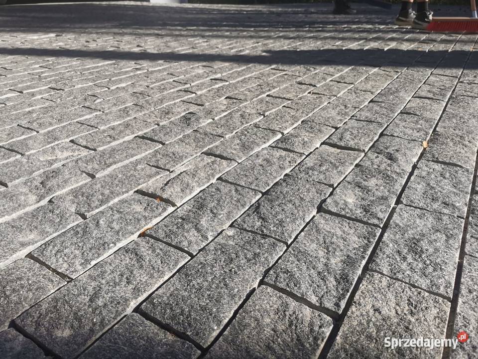 Kostka Granitowa ciętołupana rzędówka 20x10x5 mazowieckie