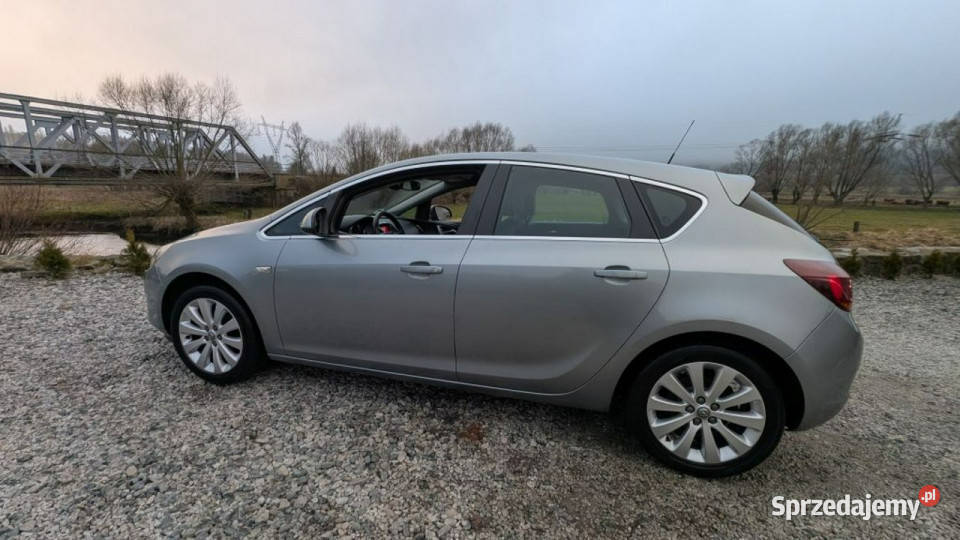 Opel Astra 14 benzyna 140 Cosmo J 20092019 Rok produkcji 2010 Kamienna Góra