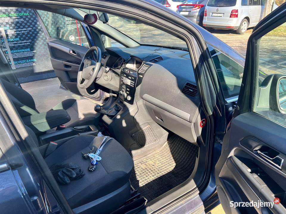 Opel Zafira B 18 Gaz 7osobowy zarejestrowany Rok produkcji 2011 łódzkie Łódź