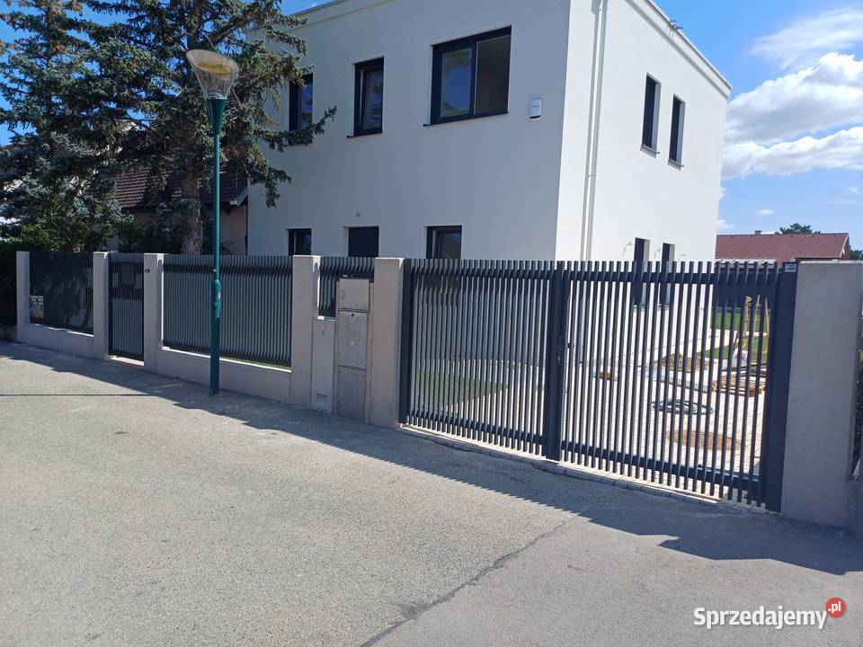 Nowoczesne ogrodzenie aluminiowe ALUBRAM Bramy Nowy Sącz