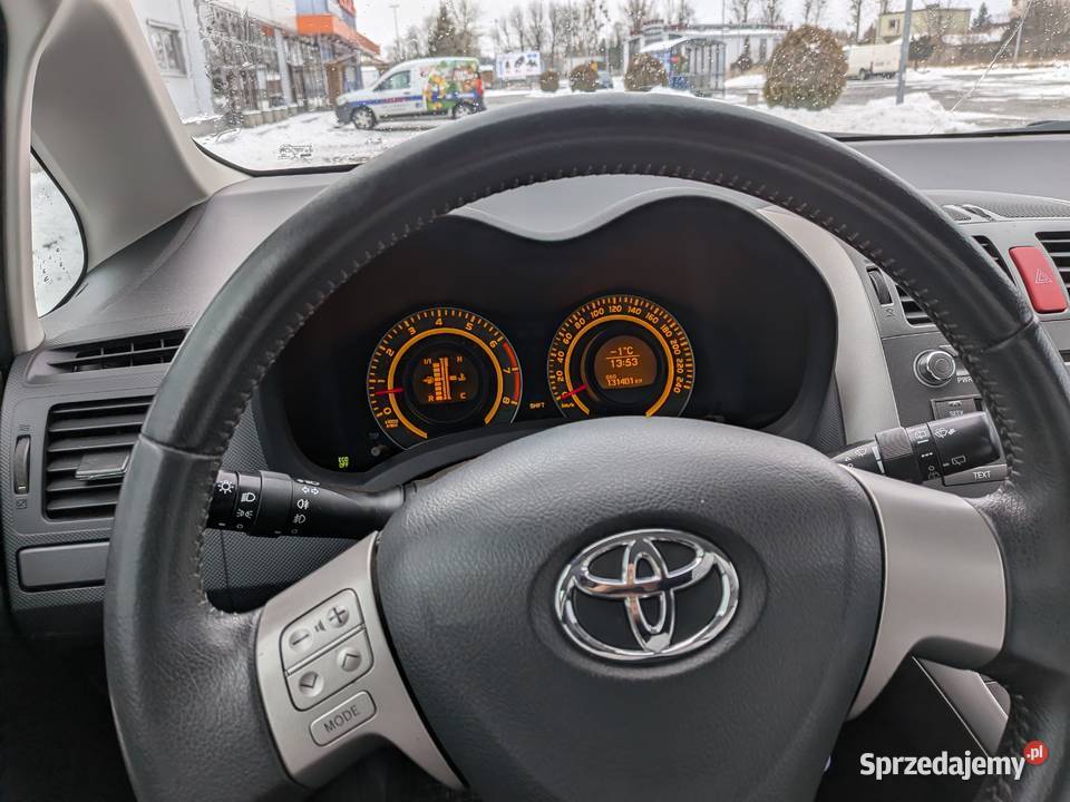 Sprzedam Toyota Auris 13 benzyna 101 z 2009 roku immobilizer Piła