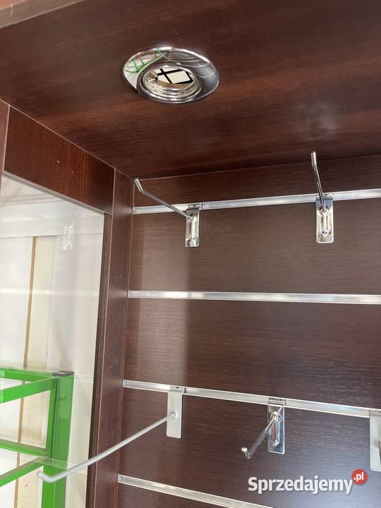 Szklany regał z podświetleniem Gołdap