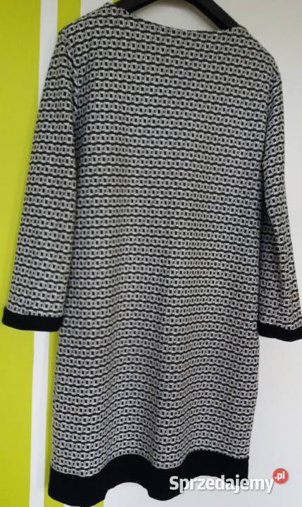 M4042 Wygodna sukienka na co dzień