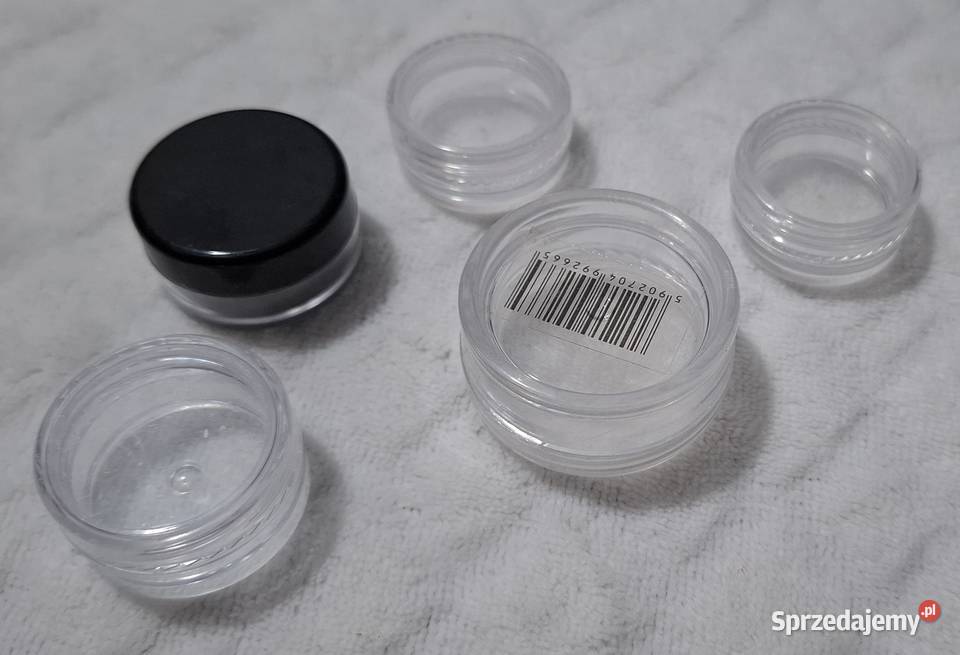 Pojemniki plastikowe zamykane zakręcane mix 5