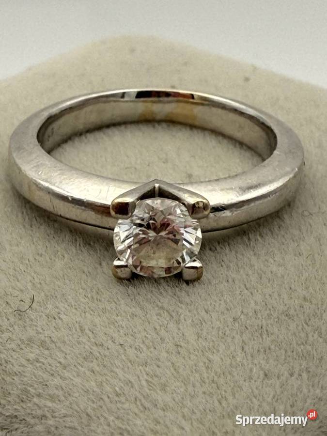 Elegancki Pierścionek Solitaire z Białego Złota Szczecin