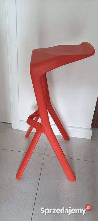 Piękne designerskie czerwone hokery barowe Warszawa
