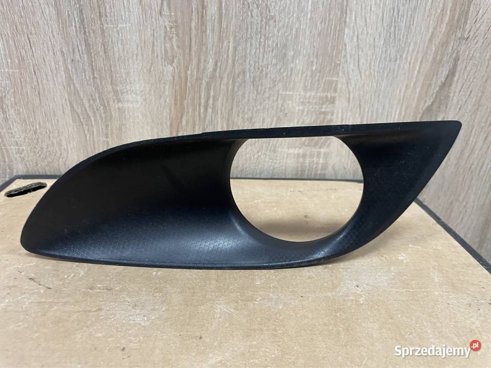 Toyota Yaris II ramka halogenu L przód Kozubszczyzna