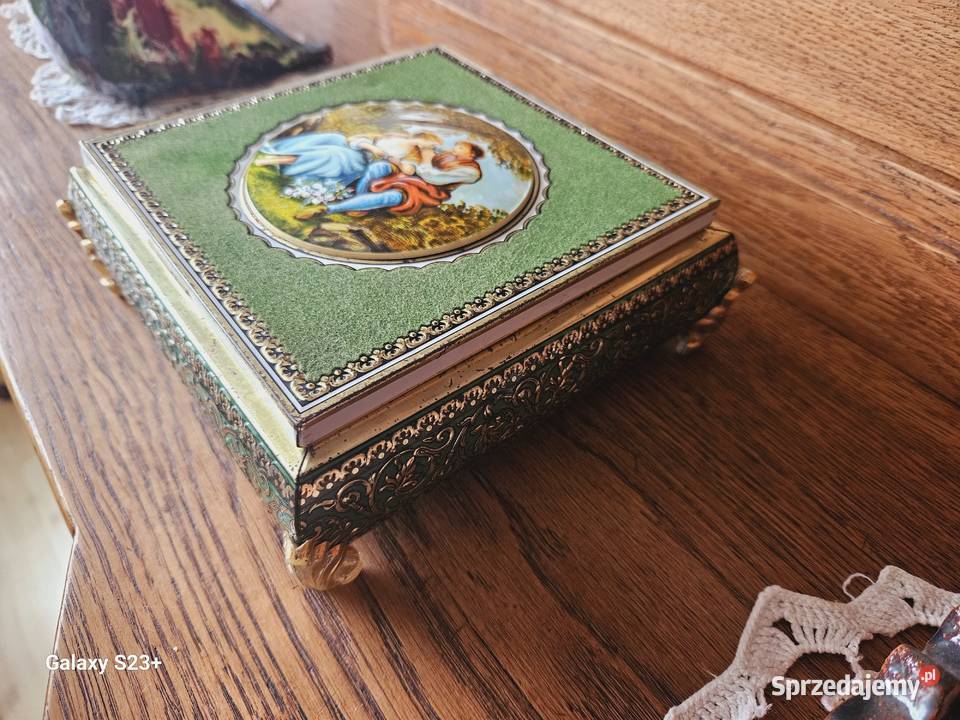 Szkatułka piękna z Francji puzderko skrzynka Pozostałe Piastów