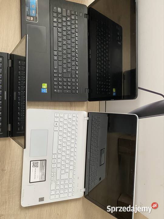Trzy uszkodzone laptopy Deszczno