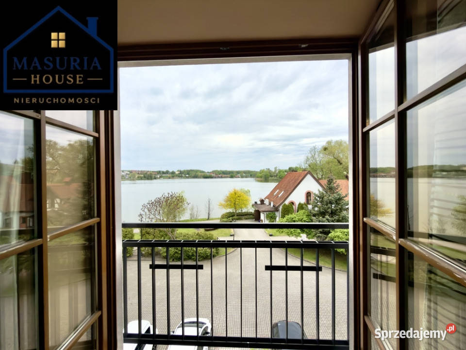 Apartament jeziorem z miejscem postojowym