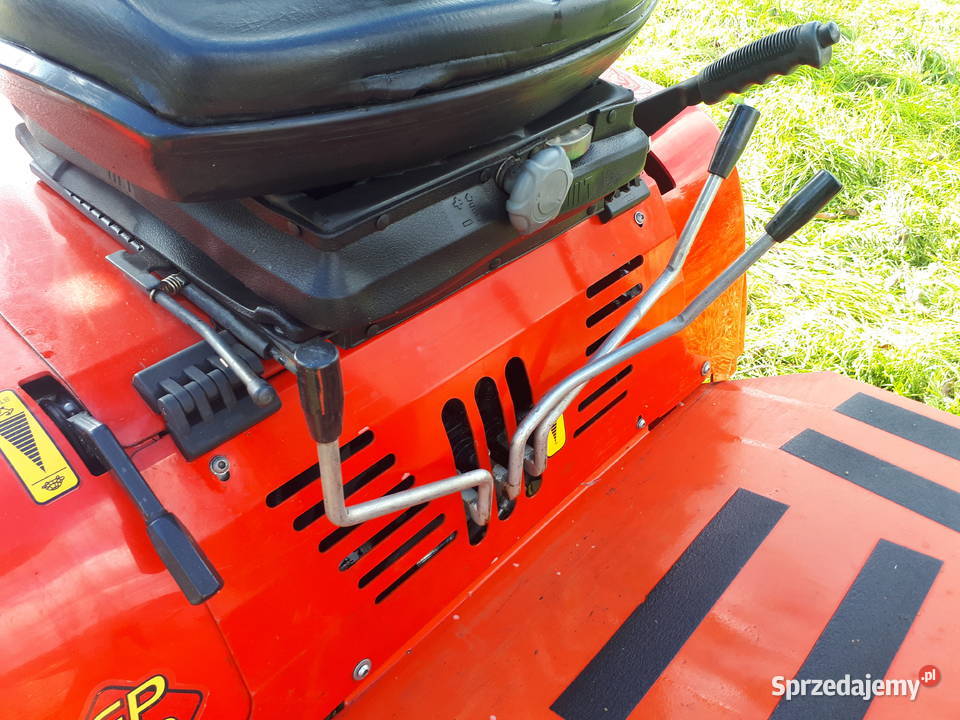 Samojezdna kosiarka zbierająca z wysokim wysypem Głogoczów