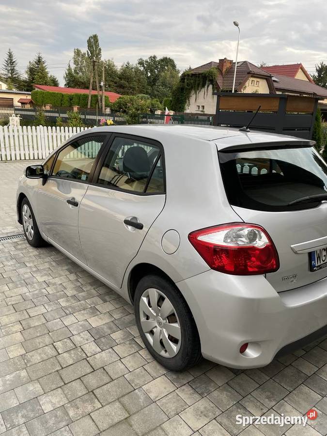 Toyota Auris 2010 16 Benzyna 132 Polska 153 000
