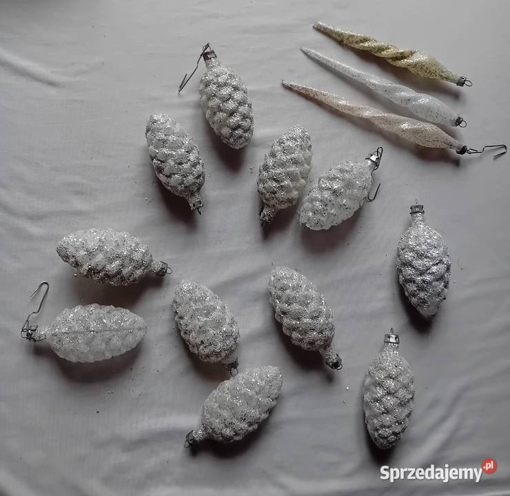 Zestaw 14 srebrnych bombek choinkowych z wielkopolskie Koźminek