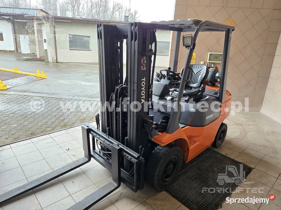 Wózek widłowy TOYOTA 7FGF25 triplex 2500 TOYOTA Toyota Wózki widłowe Lędziny sprzedam