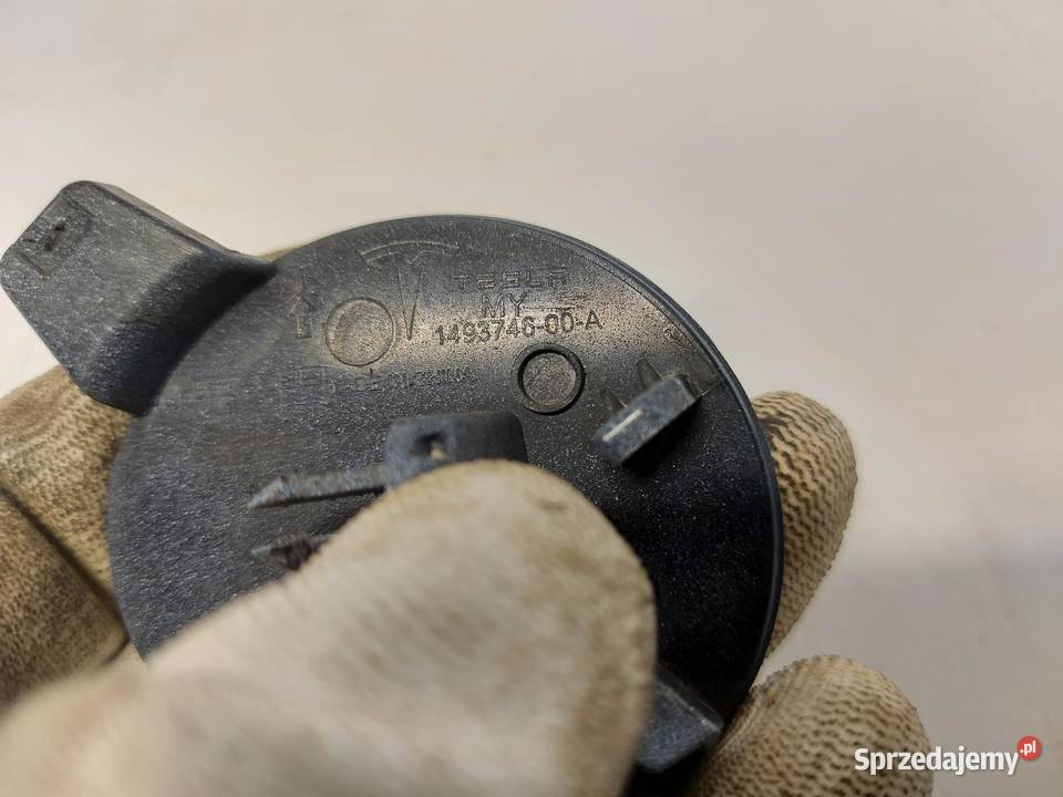 TESLA MODEL Y 2023r Zaślepka haka holowniczego Listwy i nakładki