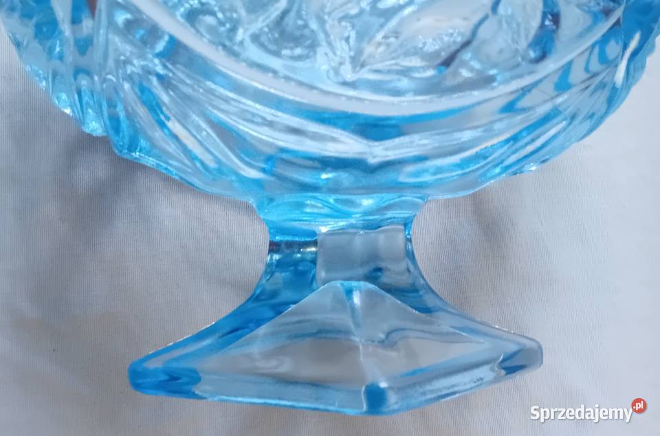 Błękitna żardiniera z różą Hortensja Numer Porcelana i szkło Koźminek