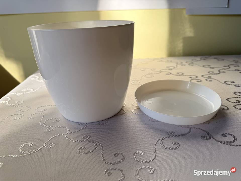 Biała Doniczka z Podstawką Okrągła Osłonka Wyposażenie wnętrz
