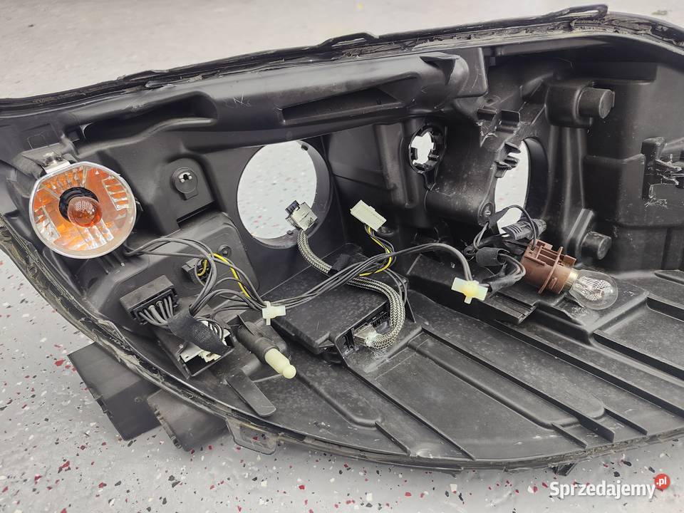 Lampa Renault Laguna III xenon skrętny na części Kielcza