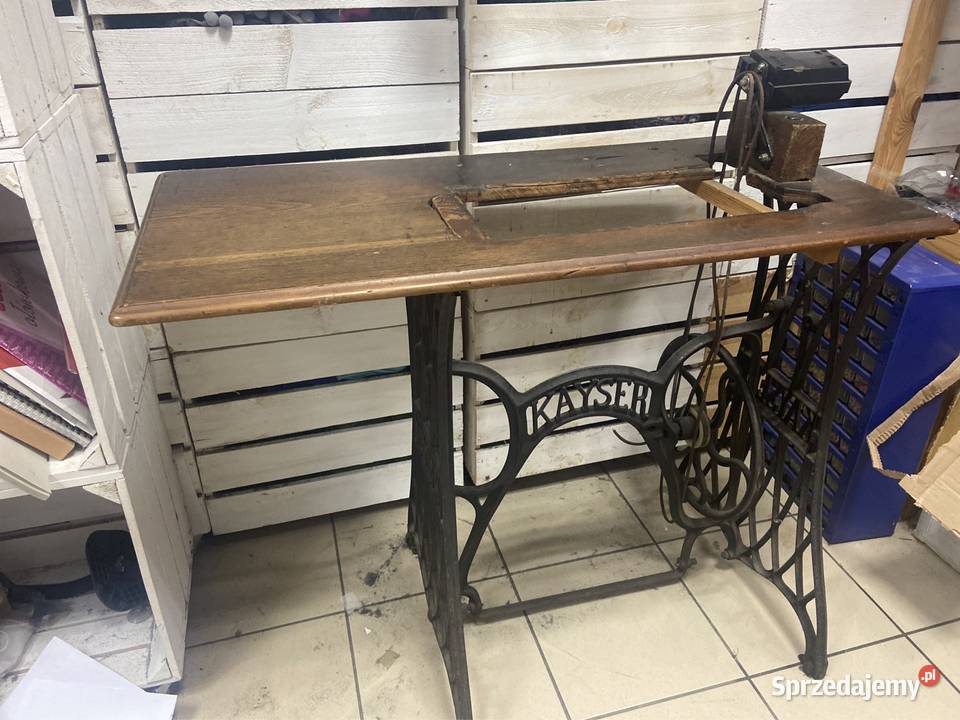 Stolik starej maszyny do szycia Kayser z