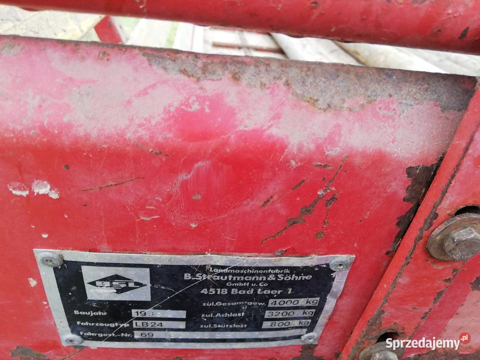 Przyczepa samozbierająca marki Strautmann Szydłowiec