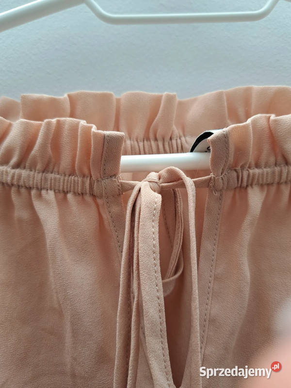 Pudrowa sukienka hiszpanka NLY Trend Rozmiar S Trąbki Wielkie sprzedam