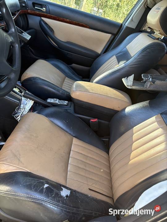 Wnętrze skórzane Toyota avensis t25 kombi Durąg sprzedam
