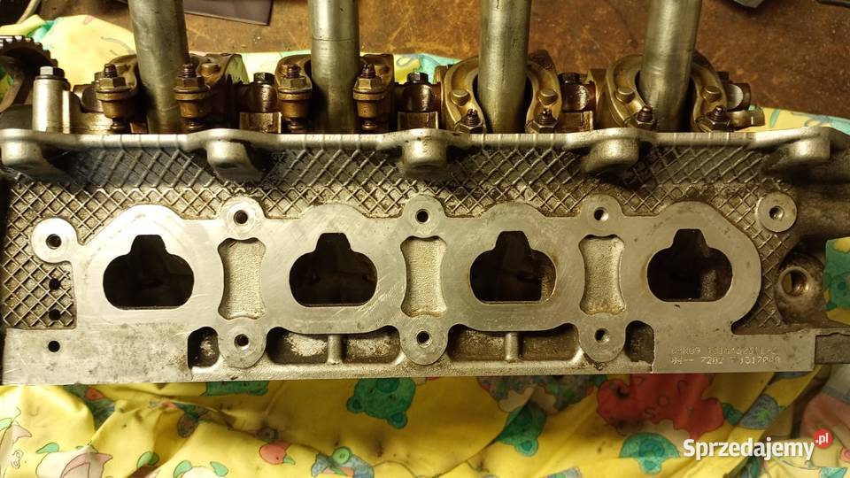 Głowica Dacia sandero 12 16v D4F 734 osobowe Głowice cylindrów Porąbka