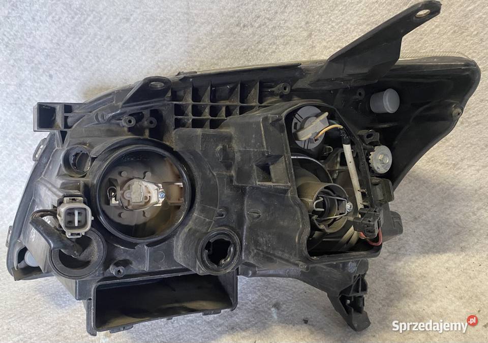 LAMPA PRZÓD PRZEDNIA PRAWA TOYOTA AVENSIS T25 II