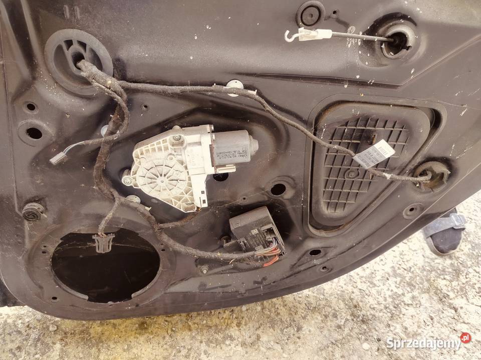 Audi B8 drzwi prawy tył