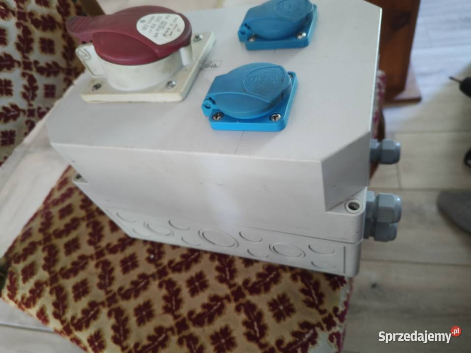 Zestaw gniazd 400v 33A 5 p plus 2 gn 230v 16 A Zabezpieczenia i rozdzielnice Bocheniec