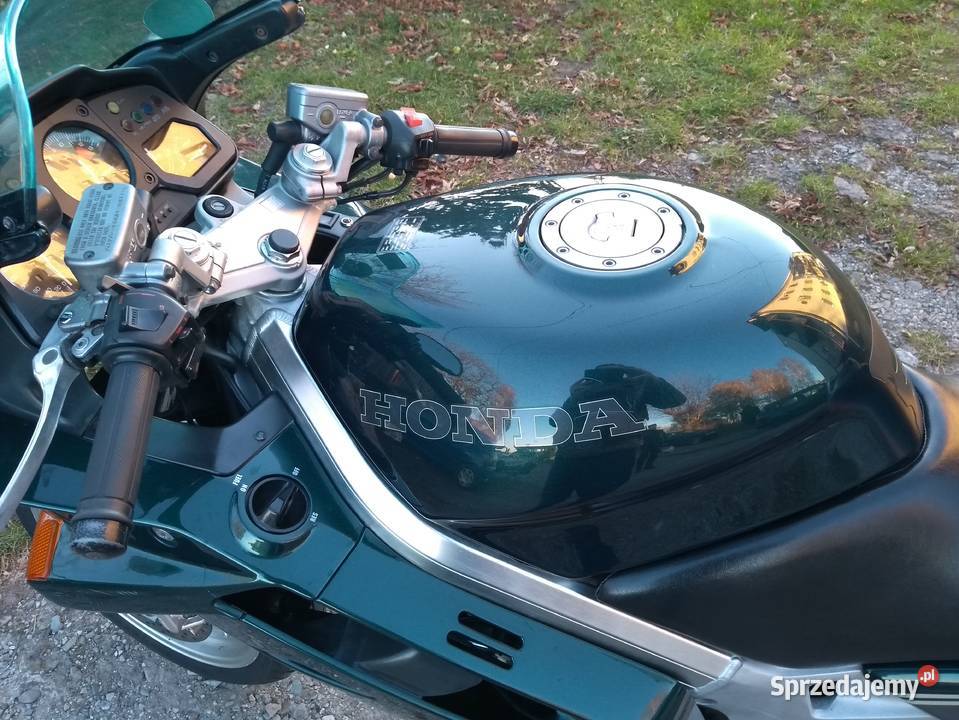 Honda VFR 750F RC361 włoszka nieuszkodzony