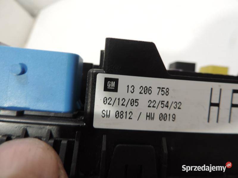 SKRZYNKA BEZPIECZNIKOW 13206758 HF OPEL ASTRA H osobowe