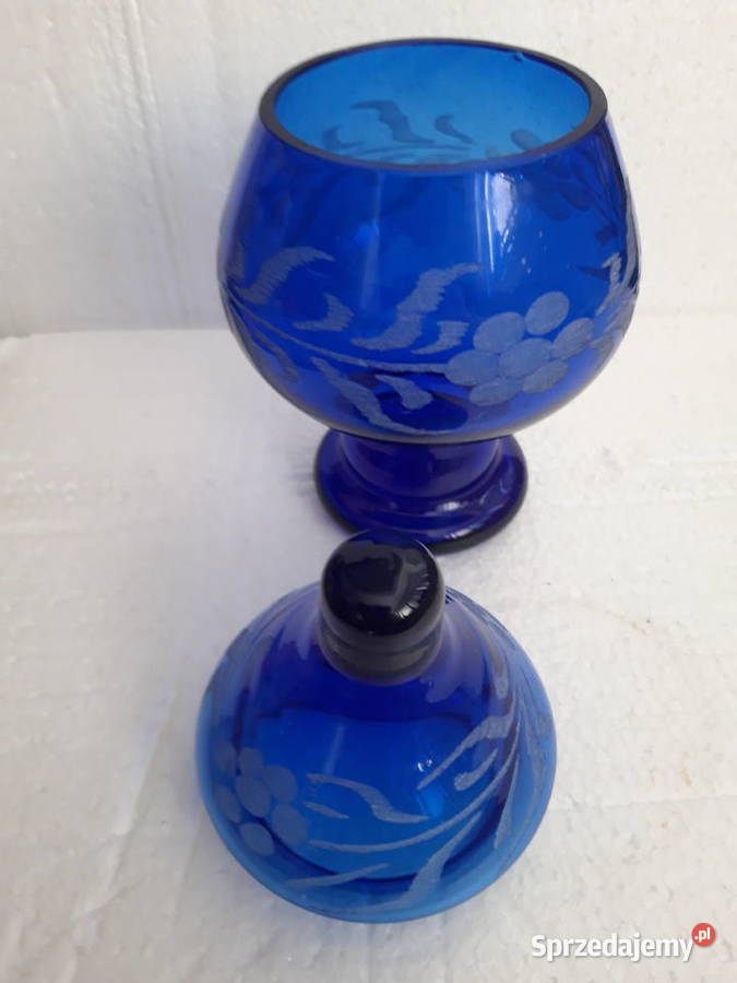 bombonierka szklana szkło kobaltowe szlifowane