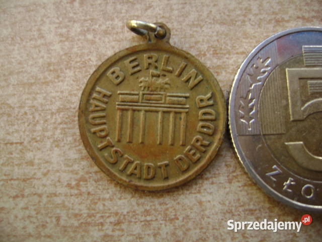 Starocie z PRL Militaria Medal mały z Berlina pomorskie Gdynia