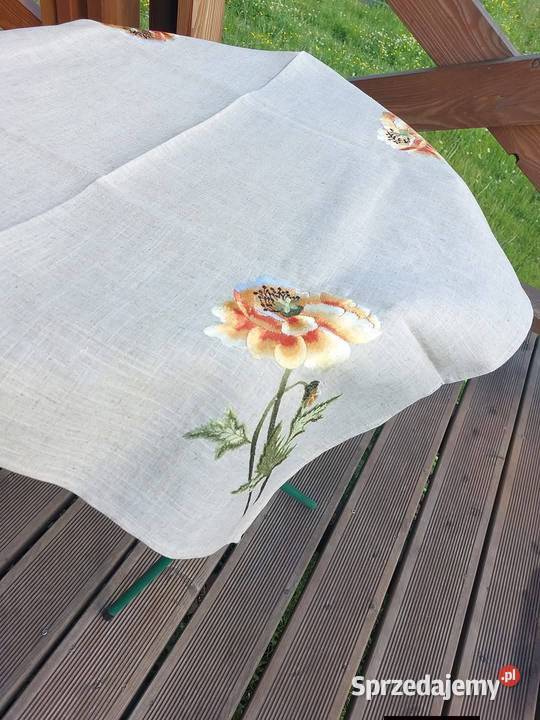 Obrus z haftem maki 85x85 małopolskie Alwernia