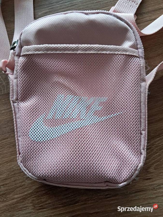 saszetka nike w kolorze pudrowy róż stan Rozmiar 158 Pozostałe Sandomierz sprzedam