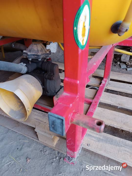 Opryskiwacz zawieszany Wielmoża