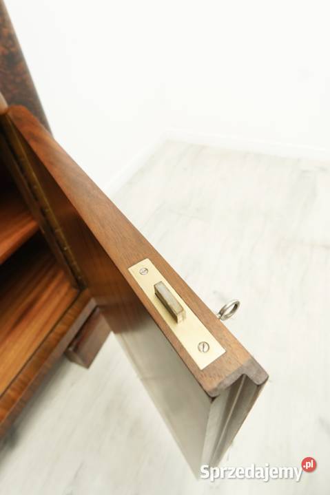 Biblioteka z lat 30tych w stylu art deco wielkopolskie Jerka