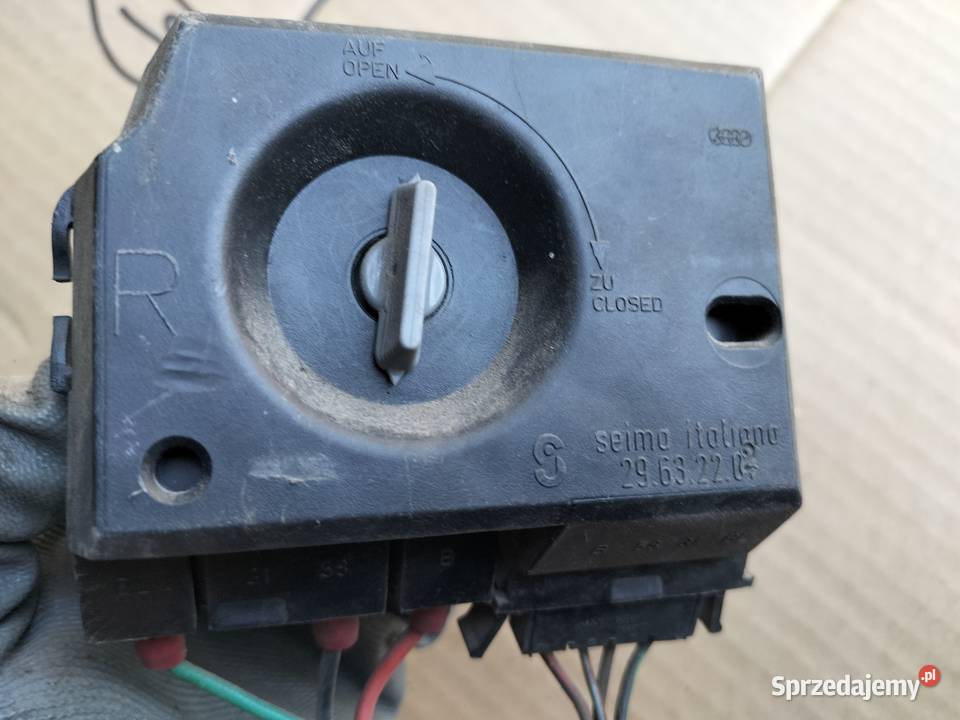AUDI 80B4 80B3 SEDAN GNIAZDO OPRAWKA WKŁAD LAMPY Motoryzacja Kamień-Kolonia