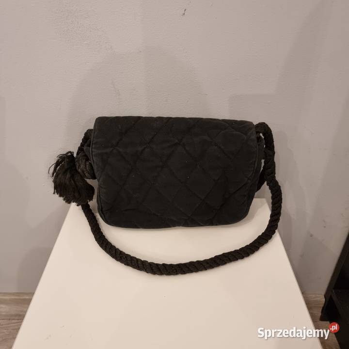 Mała czarna torebka z ozdobnym frędzlem Torby i torebki